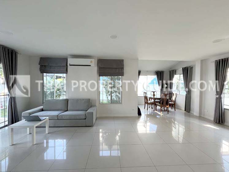 House with Shared Pool in Bangnatrad 